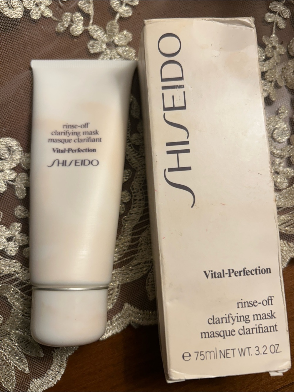 Shiseido Vital-Perfection Clarifying Mask — White